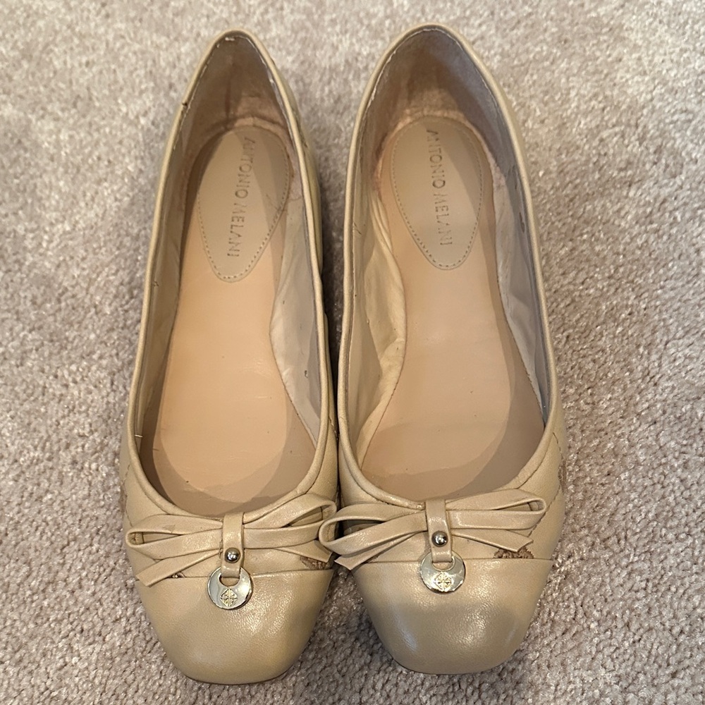 Antonio Melani Women's Tan Loafers with Bow Detail